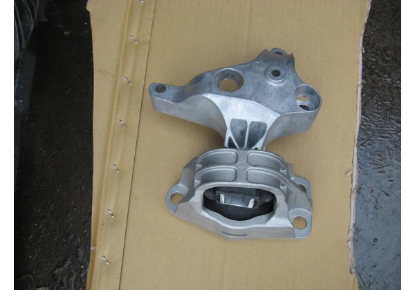Подушка двигуна права Renault Sandero, Logan, Logan MCV, Duster 1.5 dCI, 112106262R, 8200805809